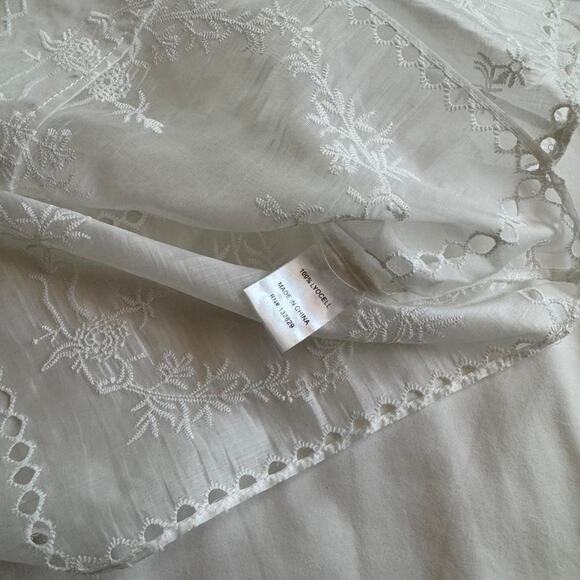 Helsa white lace embrioderd crop top - Picture 3 of 3